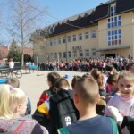 Kerékpáros ügyességi bemutató az udvaron